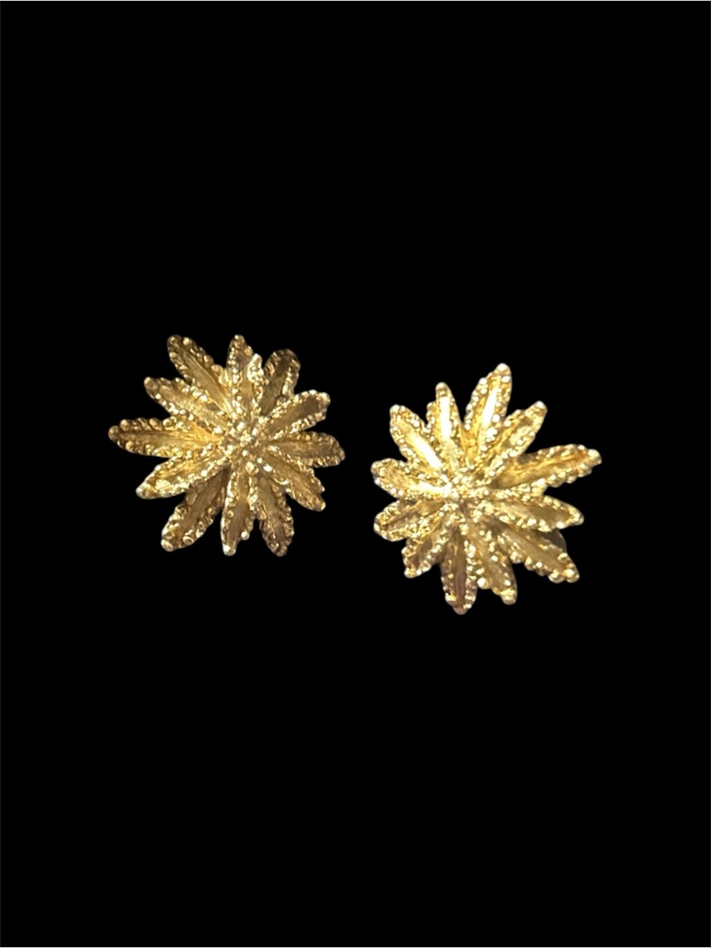 ✨ Vintage 1972 Avon Starflower Gold Tone Starburst Clip On Earrings